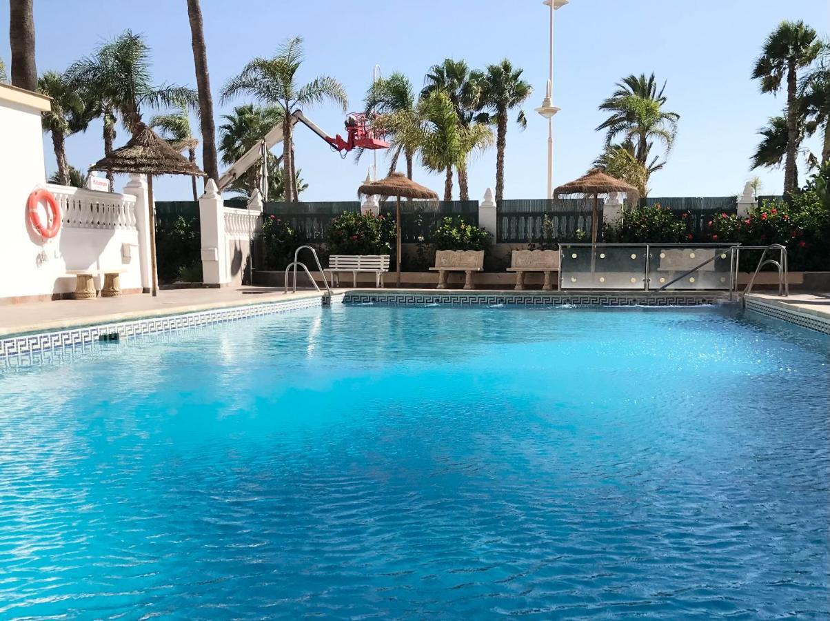 Apartamento 2 Dormitorios En Primera Linea De Playa San Cristobal Almuñécar Dış mekan fotoğraf